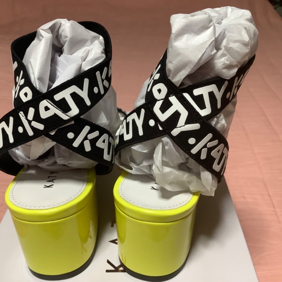 Katy Perry Izzy Sandals, Black & Yellow SZ 9 NIB Gorgeous! - Picture 5 of 6
